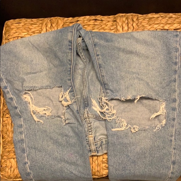 F21 distressed high waisted Jeans - Picture 2 of 3